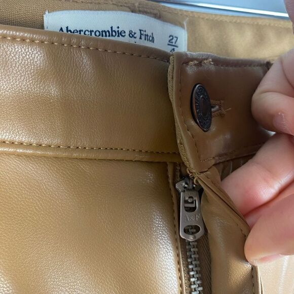 Abercrombie & Fitch The 90's Straight Ultra High vegan Leather Pants - Picture 4 of 5